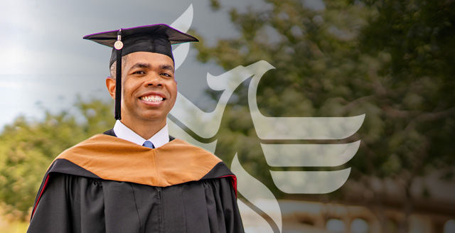 A picture of Stephen P, a University of Phoenix BSB Alumni, smiling