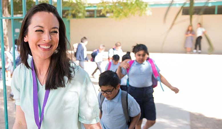A student pursues a Doctor of Education and works with young children