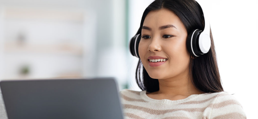 A woman taking a learning style quiz on her laptop