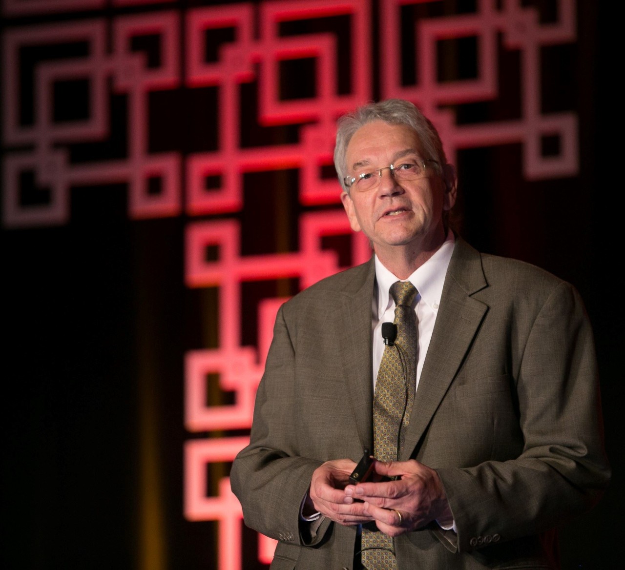 Photo of Dr. Erik Bean