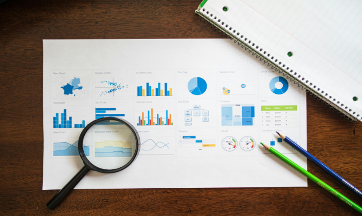Graphic depicting statistical measures witha magnifying glass on one side and two pencils laid next to it