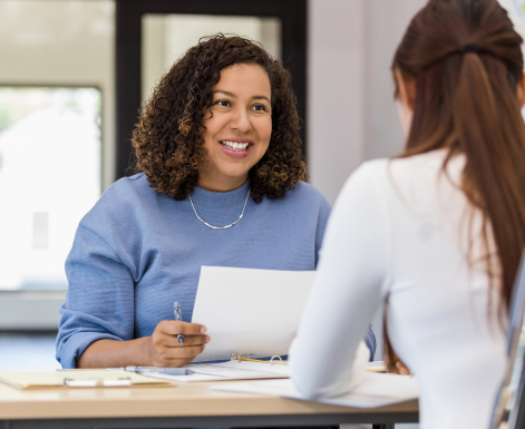 HR professional, woman, generating AI job descriptions